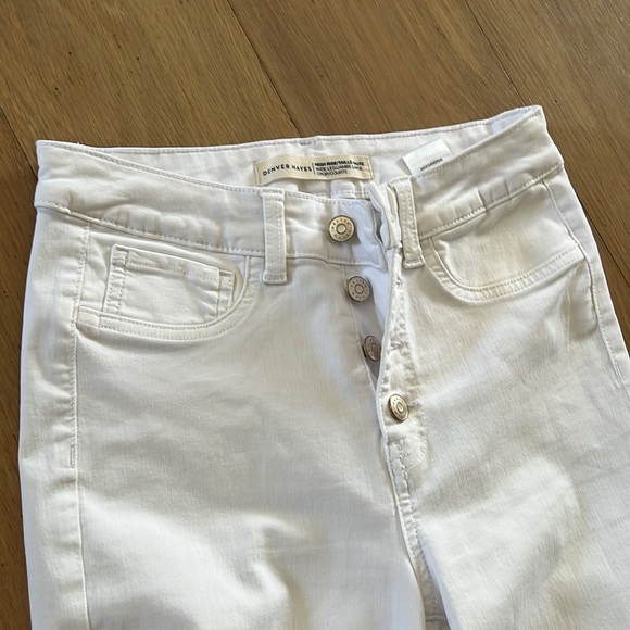 Stretchy white pants. - Picture 3 of 8